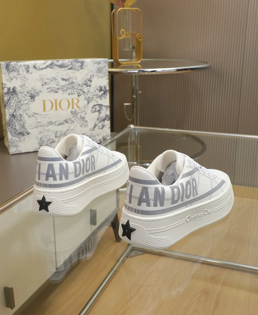 👟👟Ex-factory price 440👟👟 DIOR Dior's new thick-soled sports white shoes, electro-embroidered fabric, embroidered letters, breathable mesh lining, sheepskin for foot pads, lightweight outsole. Size: 35-40 (41 customized)